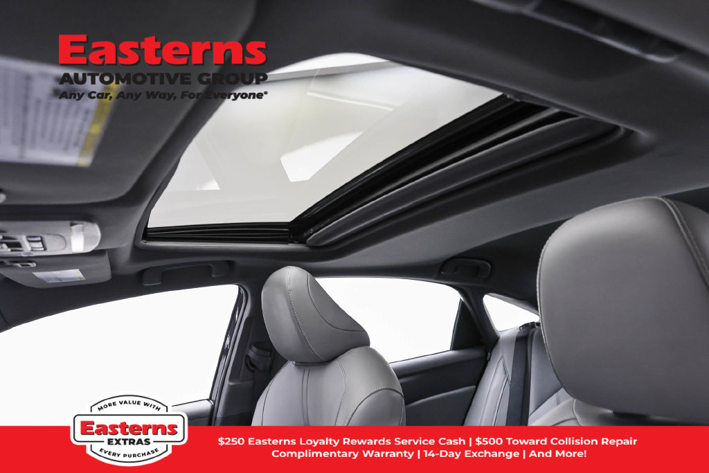 Used 2022 Toyota Avalon XLE w/ Moonroof Package FWD image 36