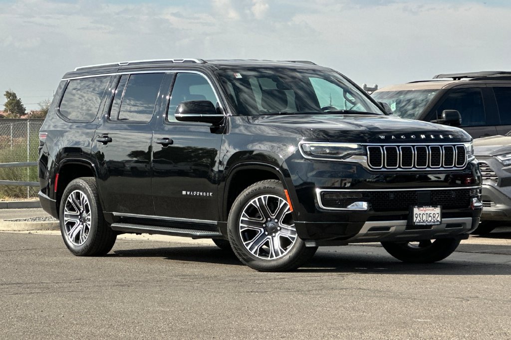 Used 2024 Jeep Wagoneer Series II w/ Flexible Seating Group AWD/4WD image 2