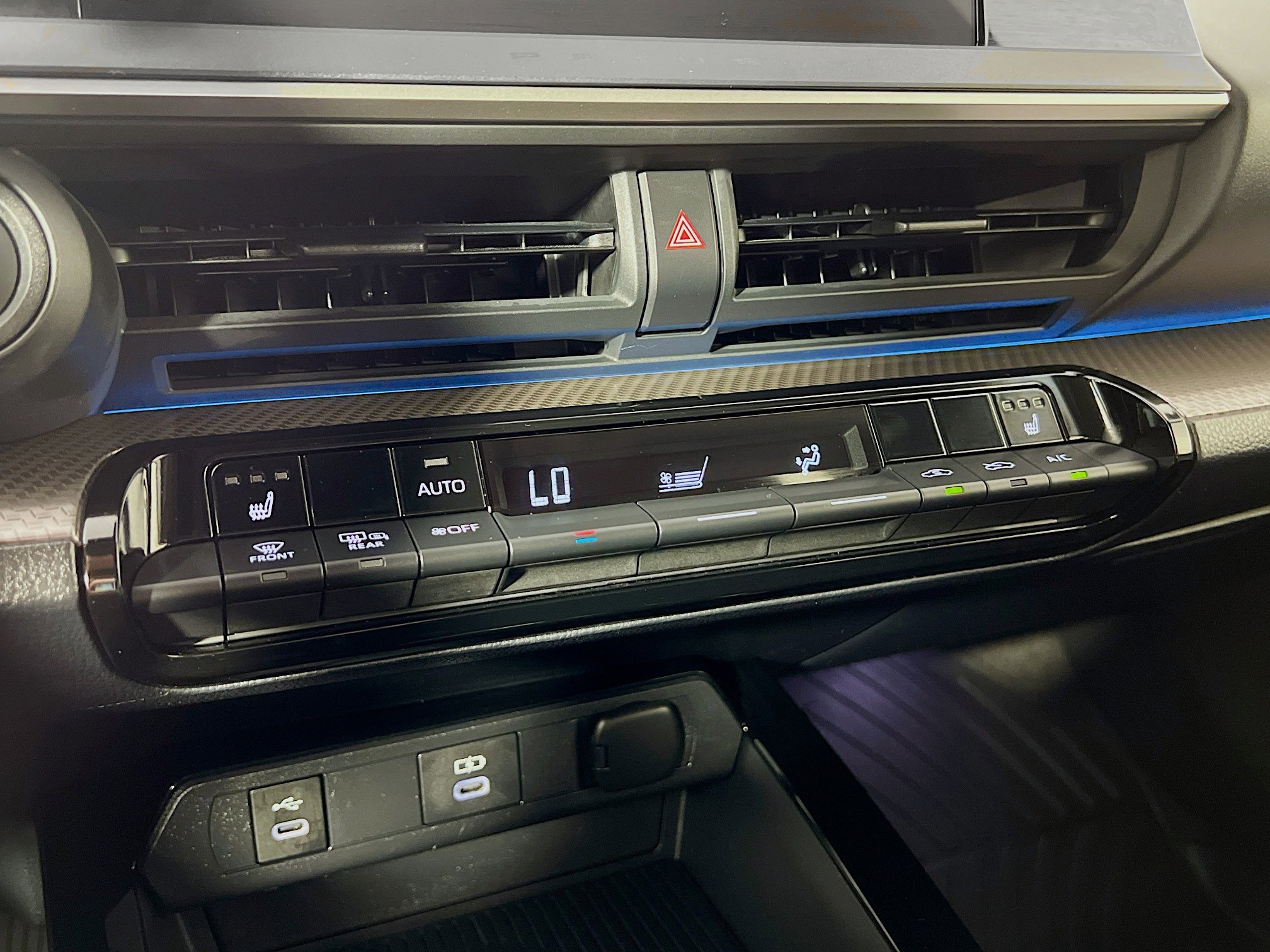 Used 2025 Toyota Prius XLE image 16