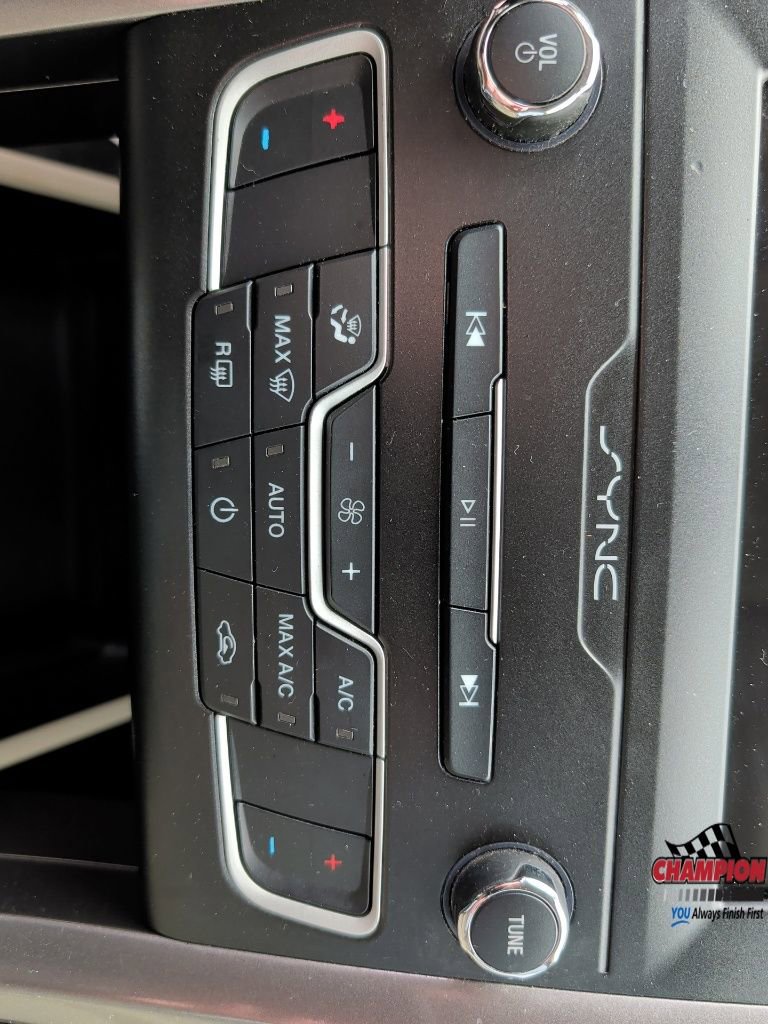 Used 2019 Ford Fusion SE image 19