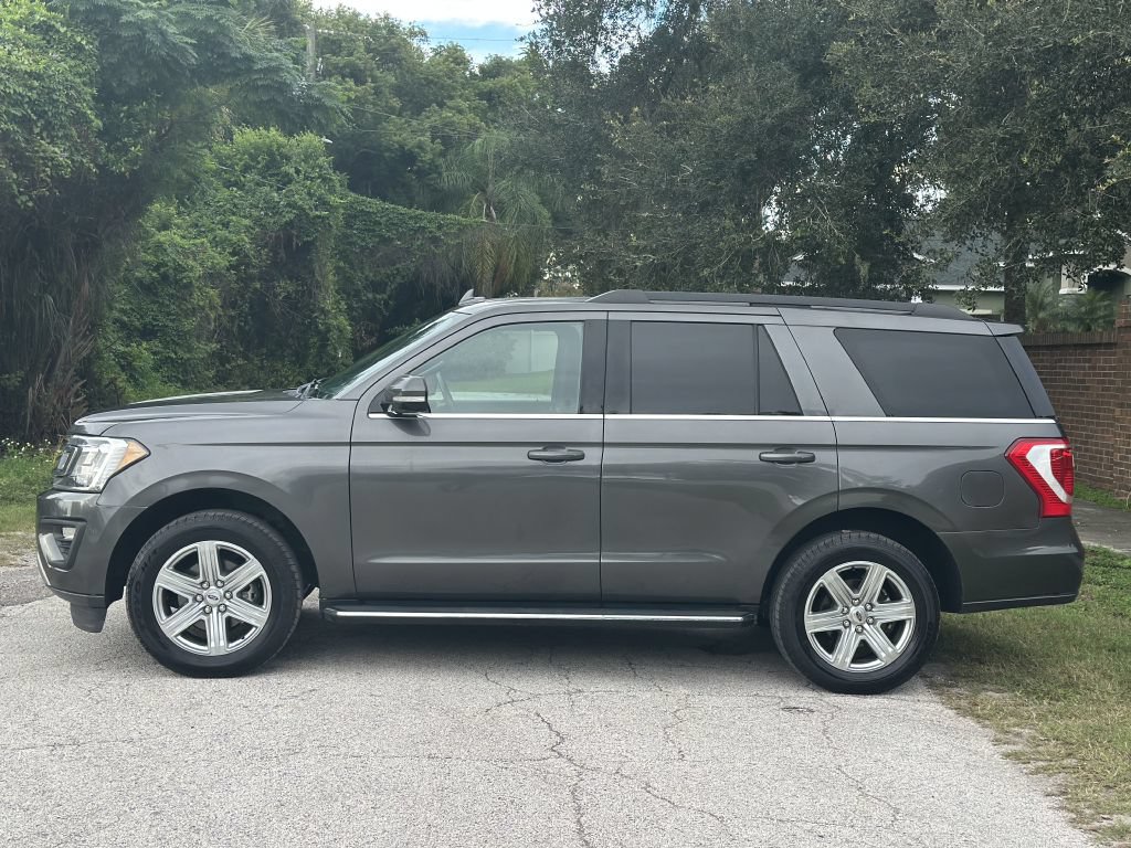 Used 2021 Ford Expedition XLT RWD image 2