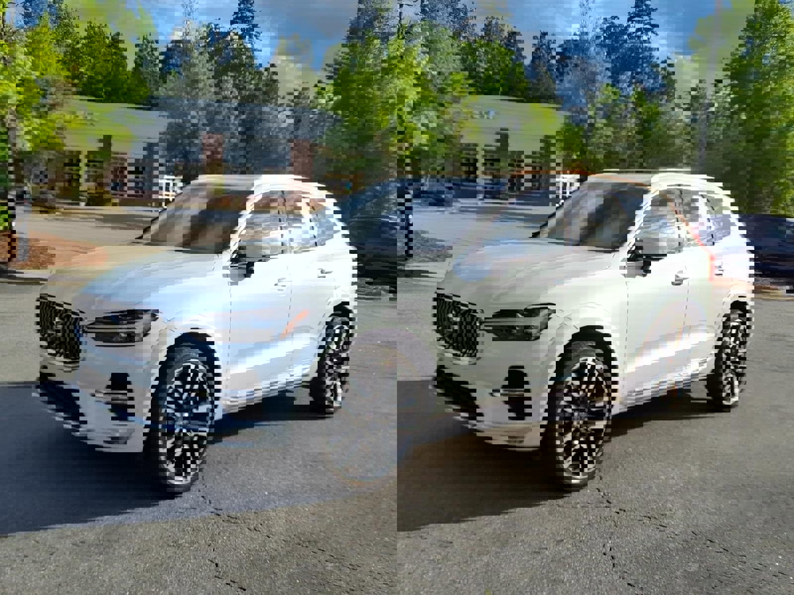 Used 2023 Volvo XC60 B5 Ultimate image 9