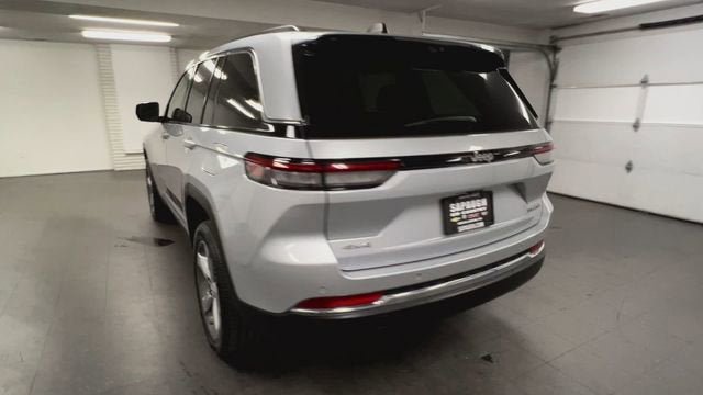 Used 2022 Jeep Grand Cherokee Limited w/ Luxury Tech Group II AWD/4WD image 7