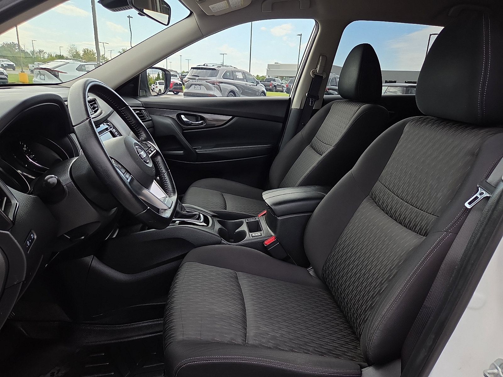 Used 2020 Nissan Rogue SV AWD/4WD image 15