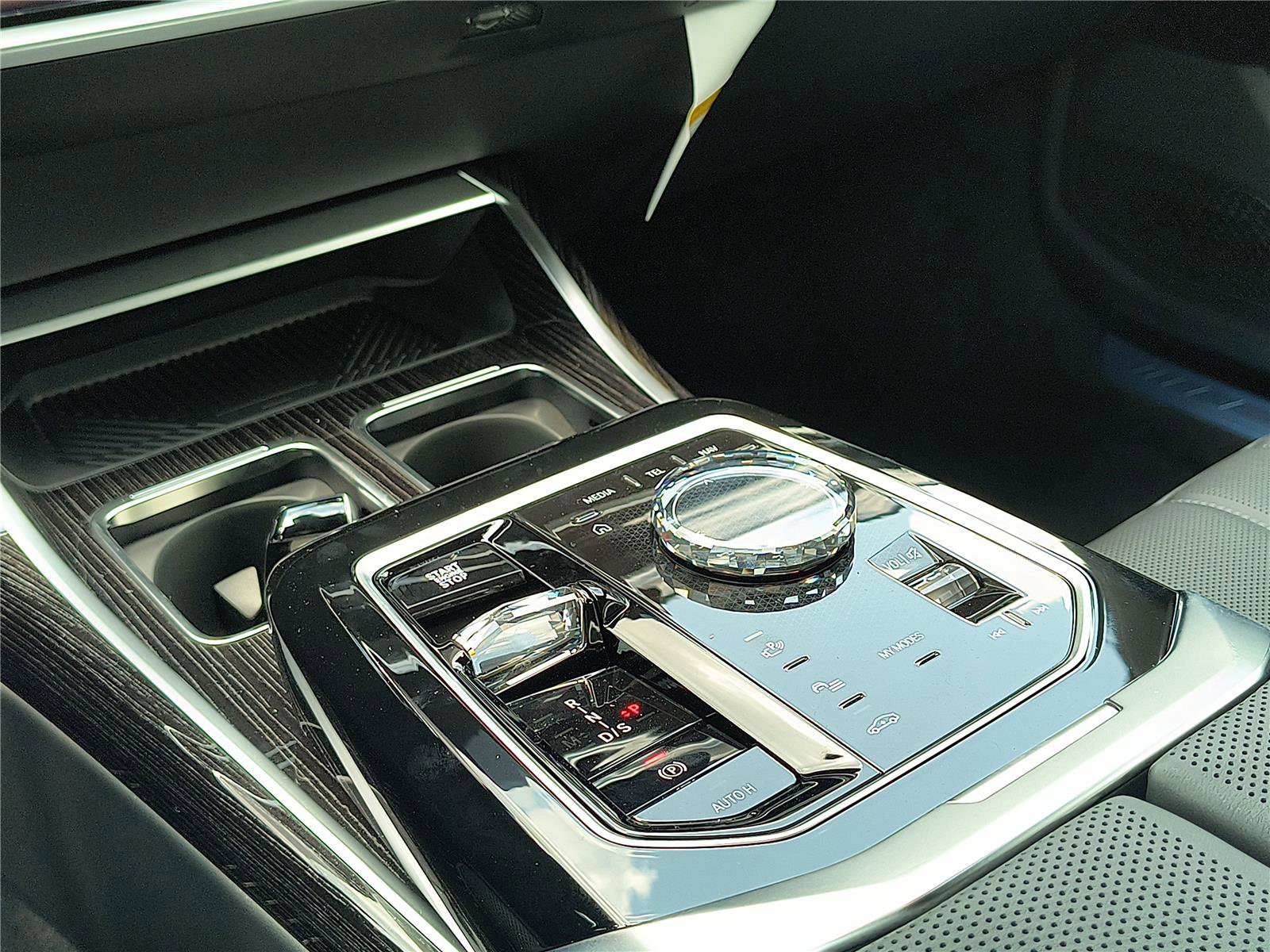 Used 2025 BMW 740i w/ Executive Package image 9