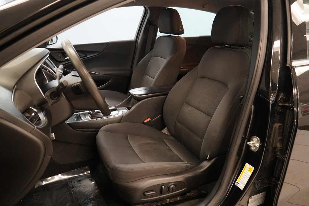 Used 2016 Chevrolet Malibu LT image 3