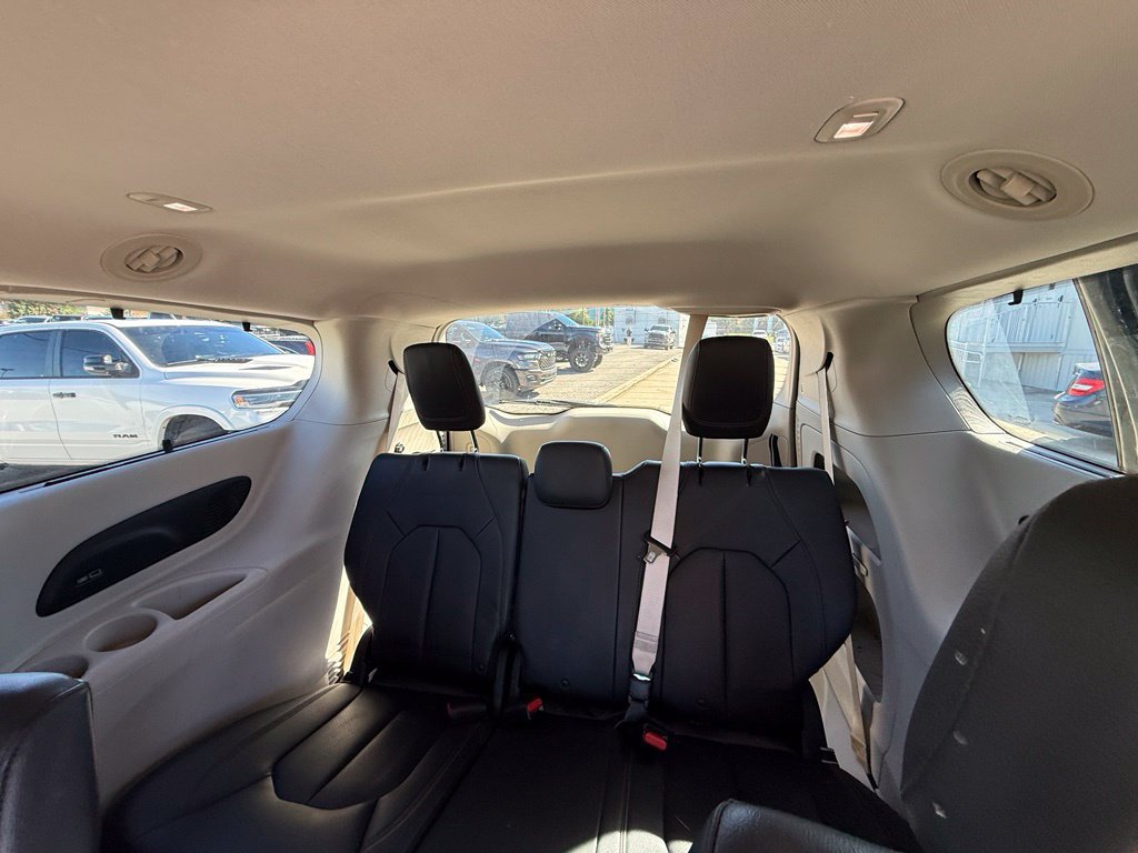 Used 2017 Chrysler Pacifica Touring-L Plus w/ Advanced Safetytec Group FWD image 26