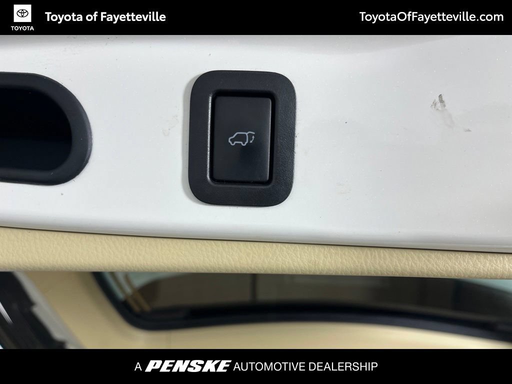 Used 2015 Toyota Highlander Limited FWD image 12