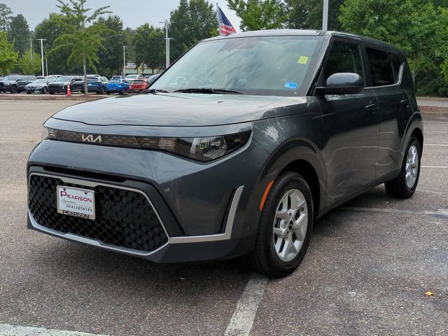 Used 2025 Kia Soul LX w/ LX Technology Package FWD image 8