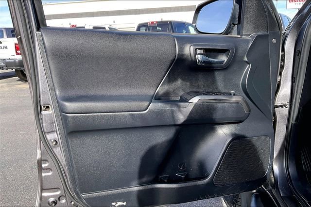 Used 2018 Toyota Tacoma TRD Sport image 18