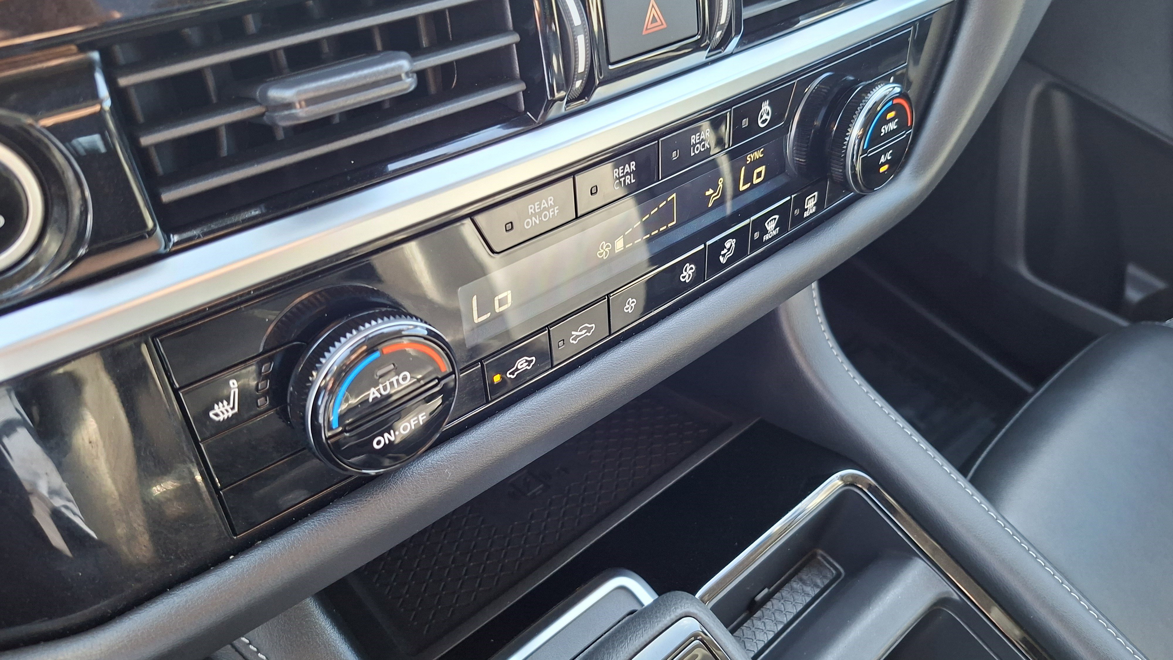 Used 2023 Nissan Pathfinder SL w/ Lighting Package (N92) image 15