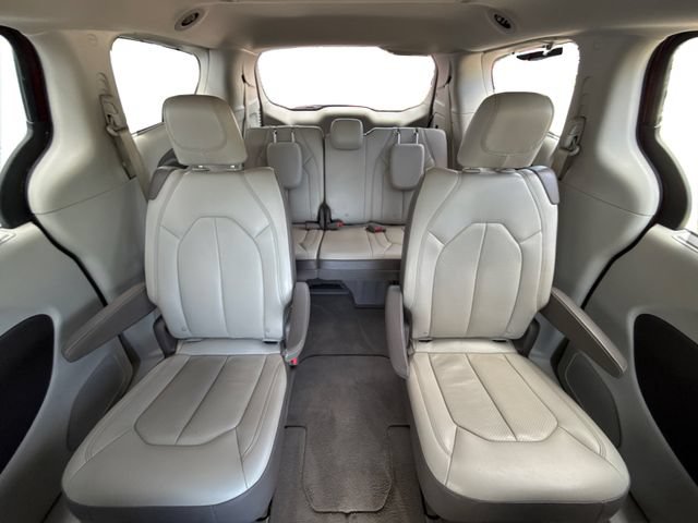 Used 2017 Chrysler Pacifica Touring-L Plus FWD image 16