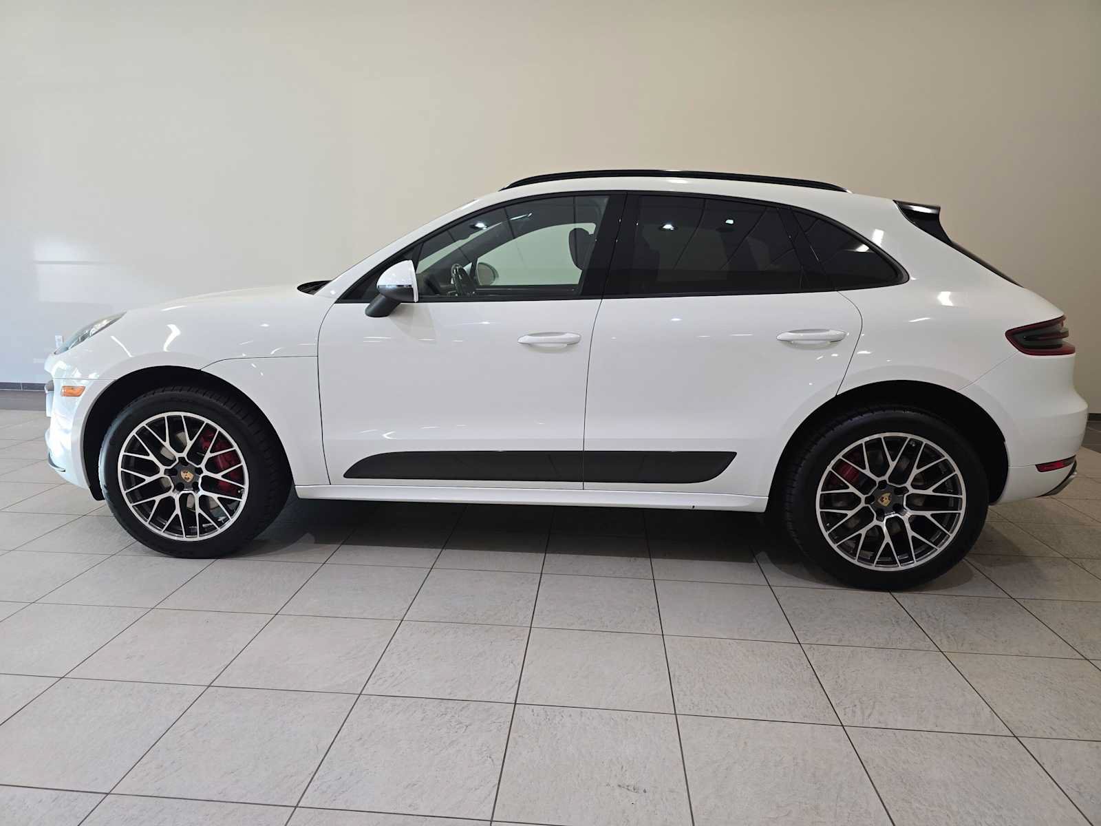 Used 2015 Porsche Macan Turbo AWD/4WD image 3