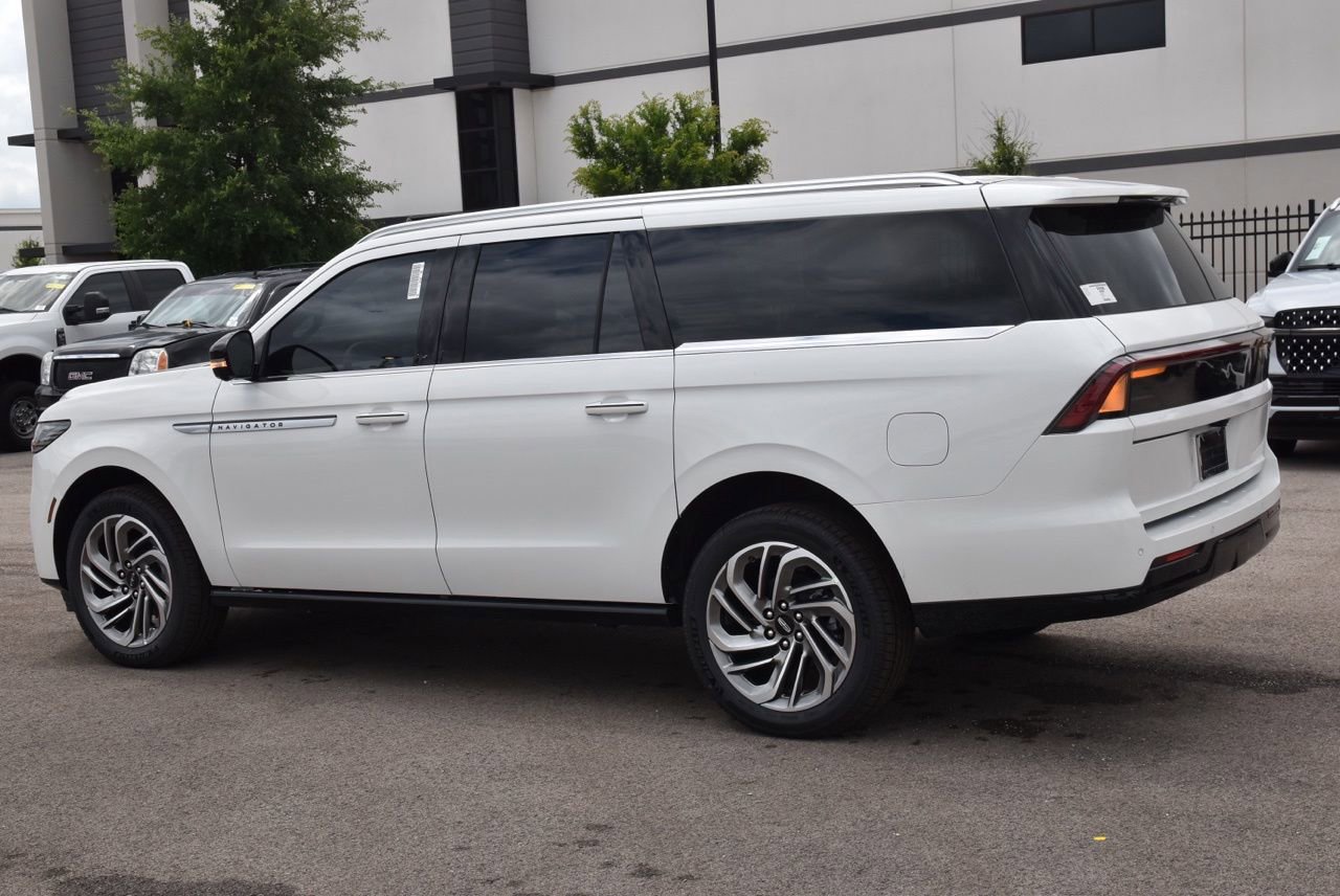 New 2026 Lincoln Navigator L Reserve AWD/4WD image 10
