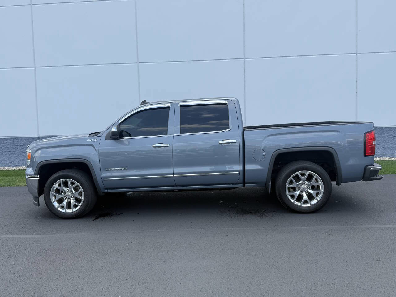 Used 2015 GMC Sierra 1500 SLT w/ SLT Crew Cab Value Package image 2
