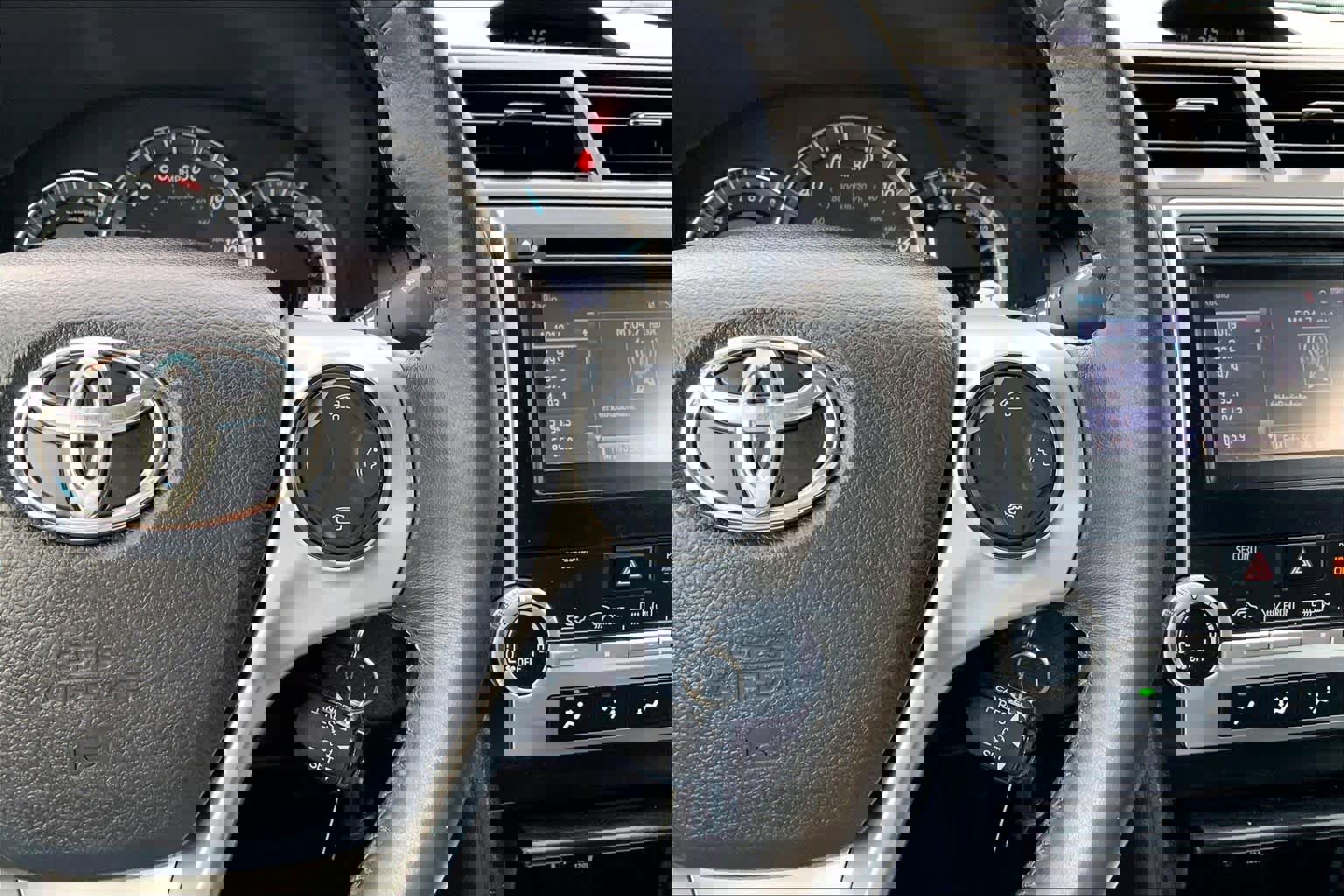 Used 2014 Toyota Camry SE w/ Fleet Convenience Package image 25