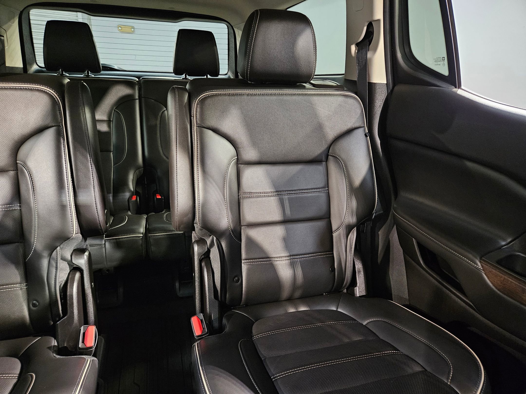 Used 2022 GMC Acadia Denali image 14