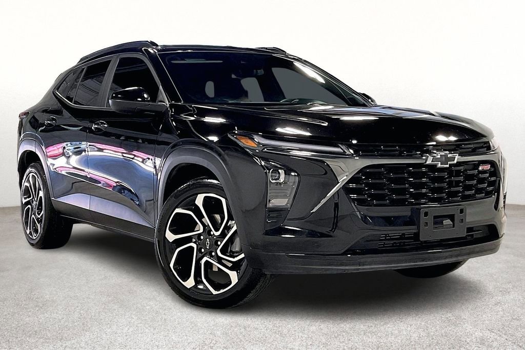 Used 2025 Chevrolet Trax RS w/ Sunroof Package image 1