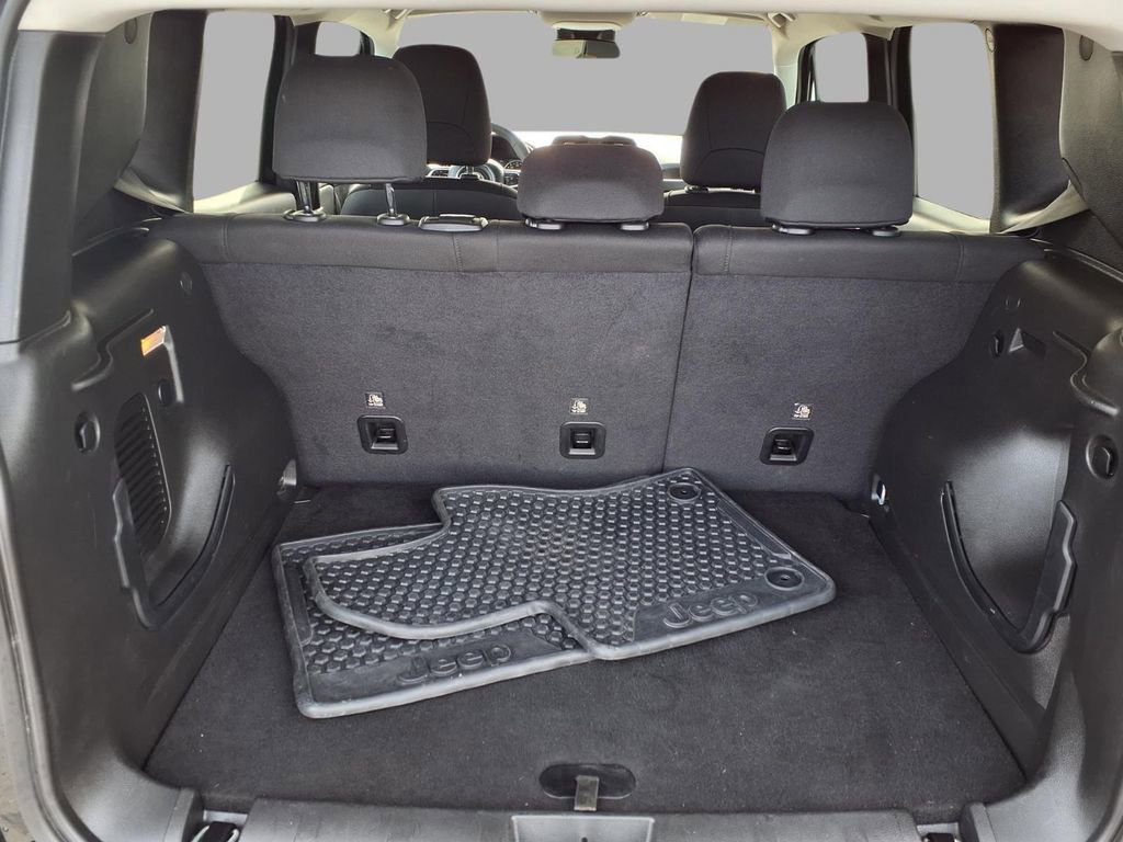 Used 2023 Jeep Renegade Latitude image 26