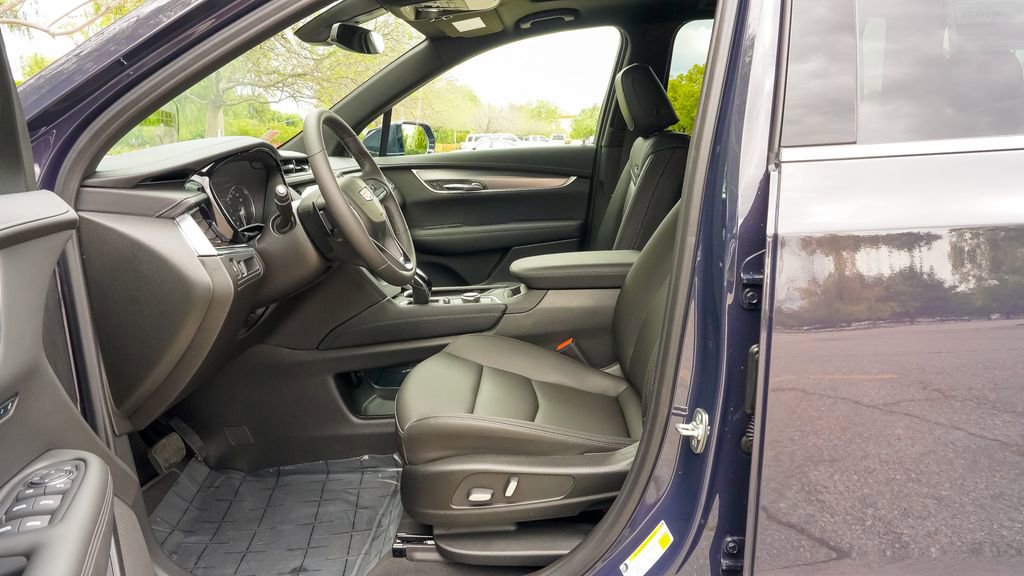 Certified 2025 Cadillac XT6 Luxury image 21