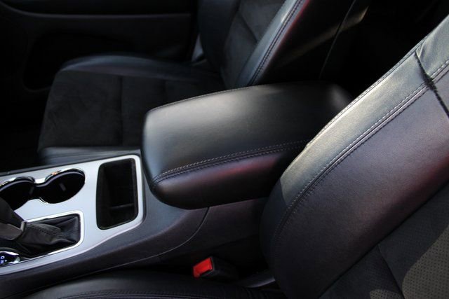 Used 2019 Jeep Grand Cherokee Altitude image 28