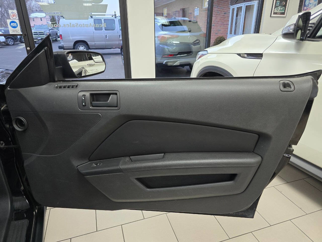 Used 2012 Ford Mustang Convertible image 30