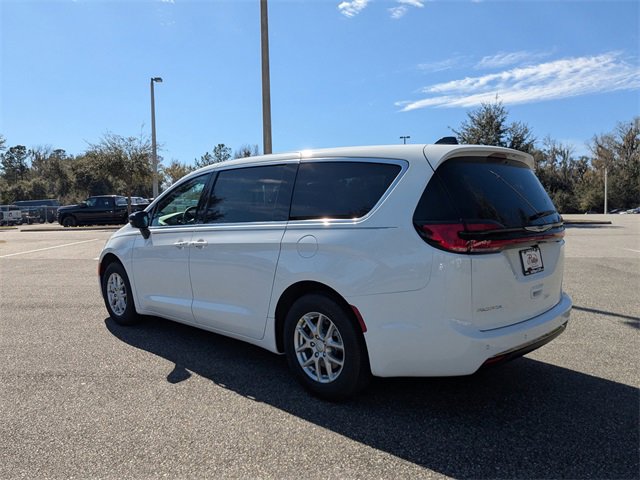 New 2026 Chrysler Pacifica Select image 6