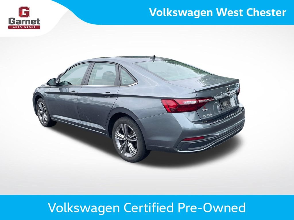 Certified 2024 Volkswagen Jetta SE w/ Panoramic Sunroof Package FWD image 3