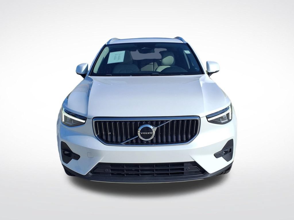 Certified 2023 Volvo XC40 B4 Plus w/ Climate Package FWD image 2