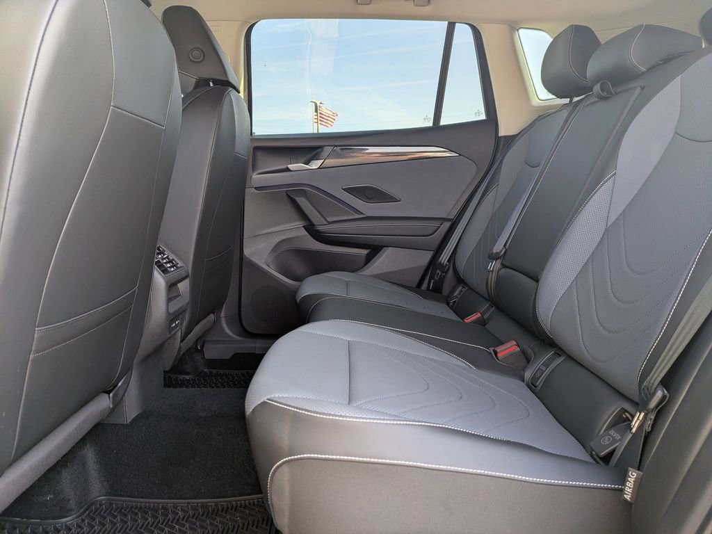 Used 2025 Volkswagen Tiguan SE image 14