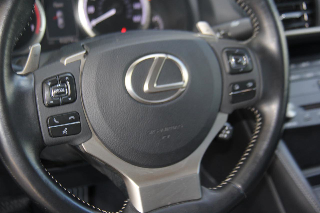 Used 2016 Lexus RC 200t image 10