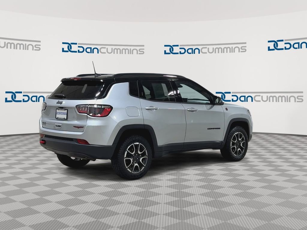 Used 2025 Jeep Compass Trailhawk AWD/4WD image 9