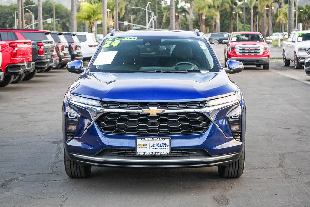 Used 2024 Chevrolet Trax LT w/ Driver Confidence Package FWD image 2