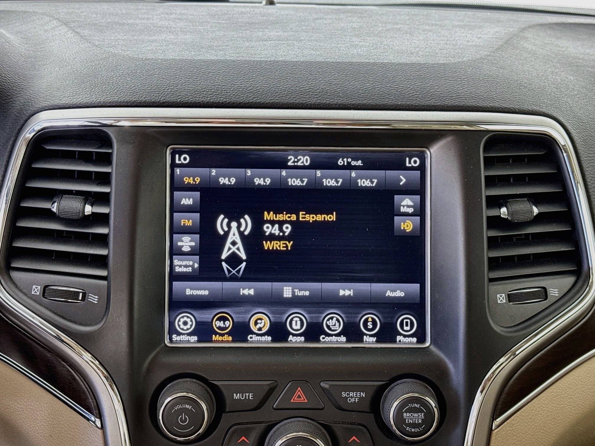 Used 2018 Jeep Grand Cherokee Limited AWD/4WD image 15