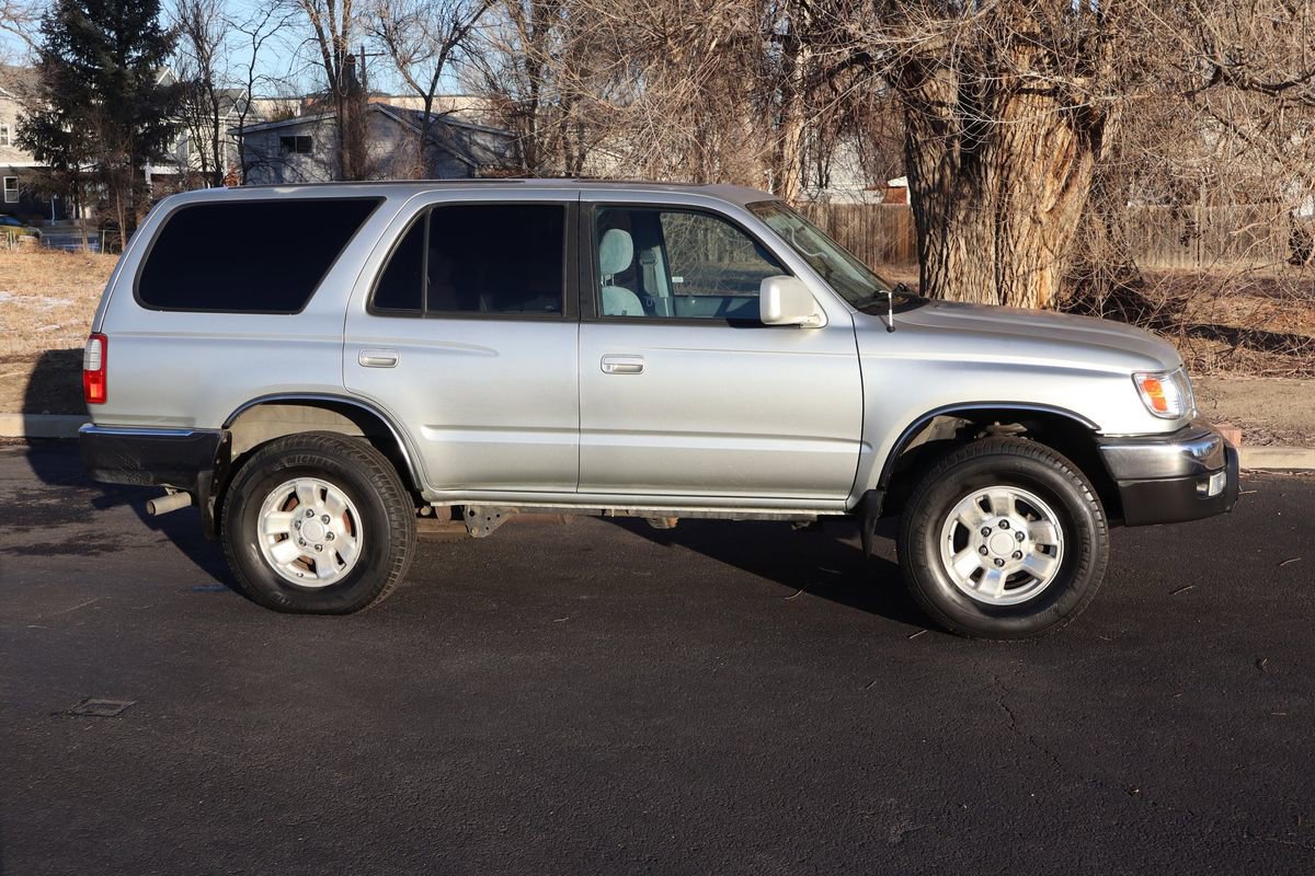 Used 2000 Toyota 4Runner SR5 image 3