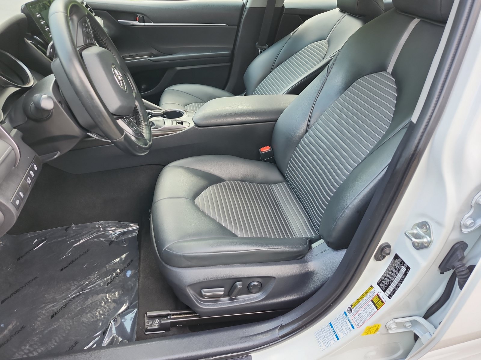 Used 2023 Toyota Camry SE w/ Cold Weather Package AWD/4WD image 9