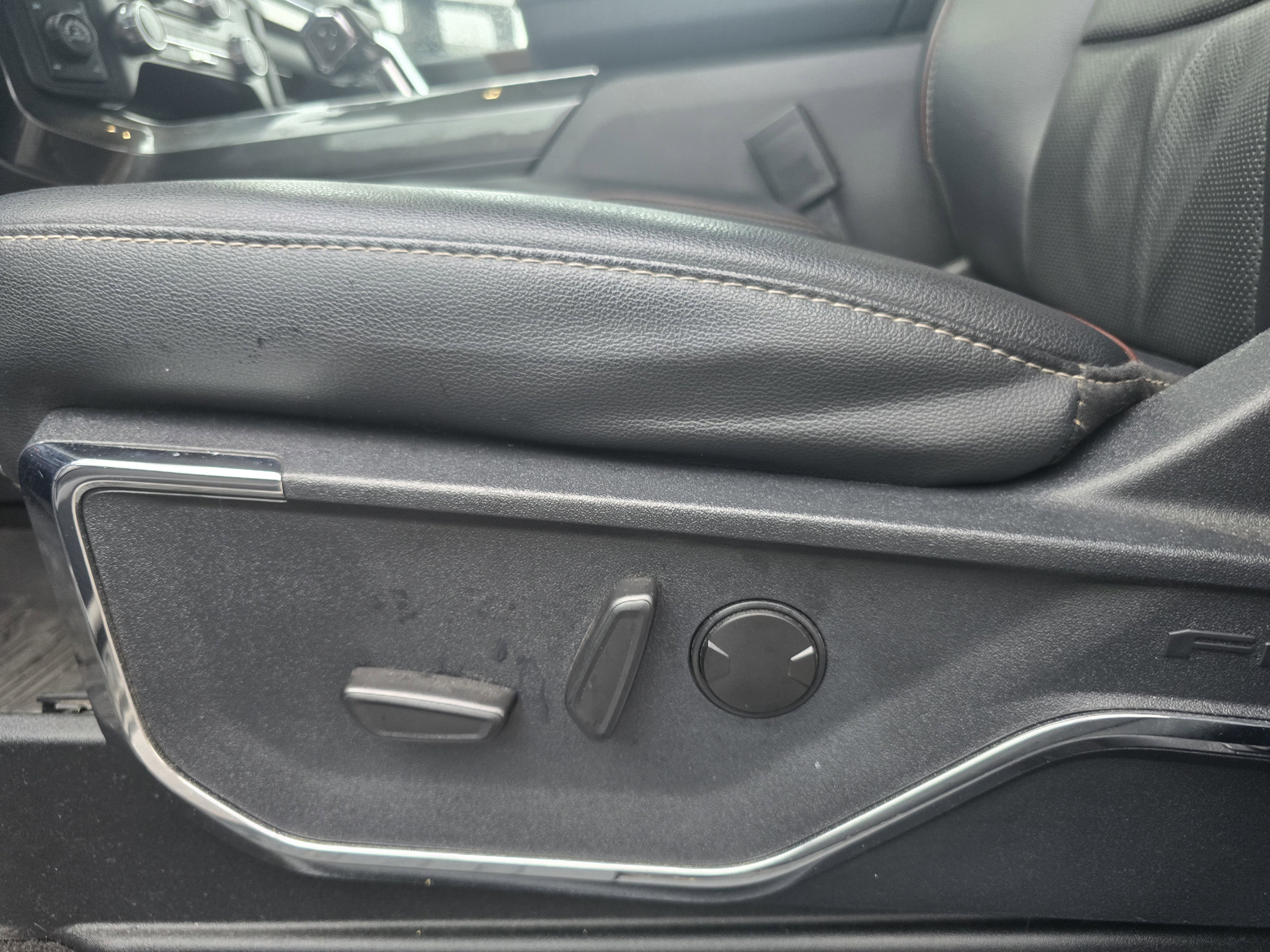 Used 2023 Ford F150 Lariat image 13