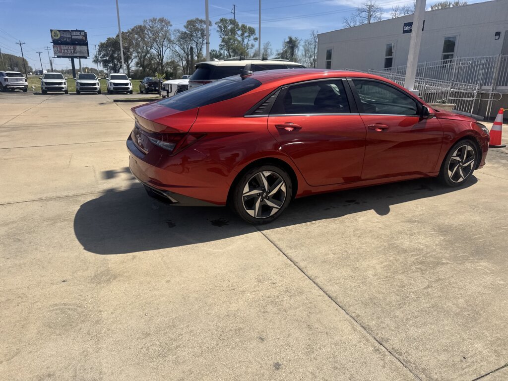 Used 2022 Hyundai Elantra Limited w/ Cargo Package image 13