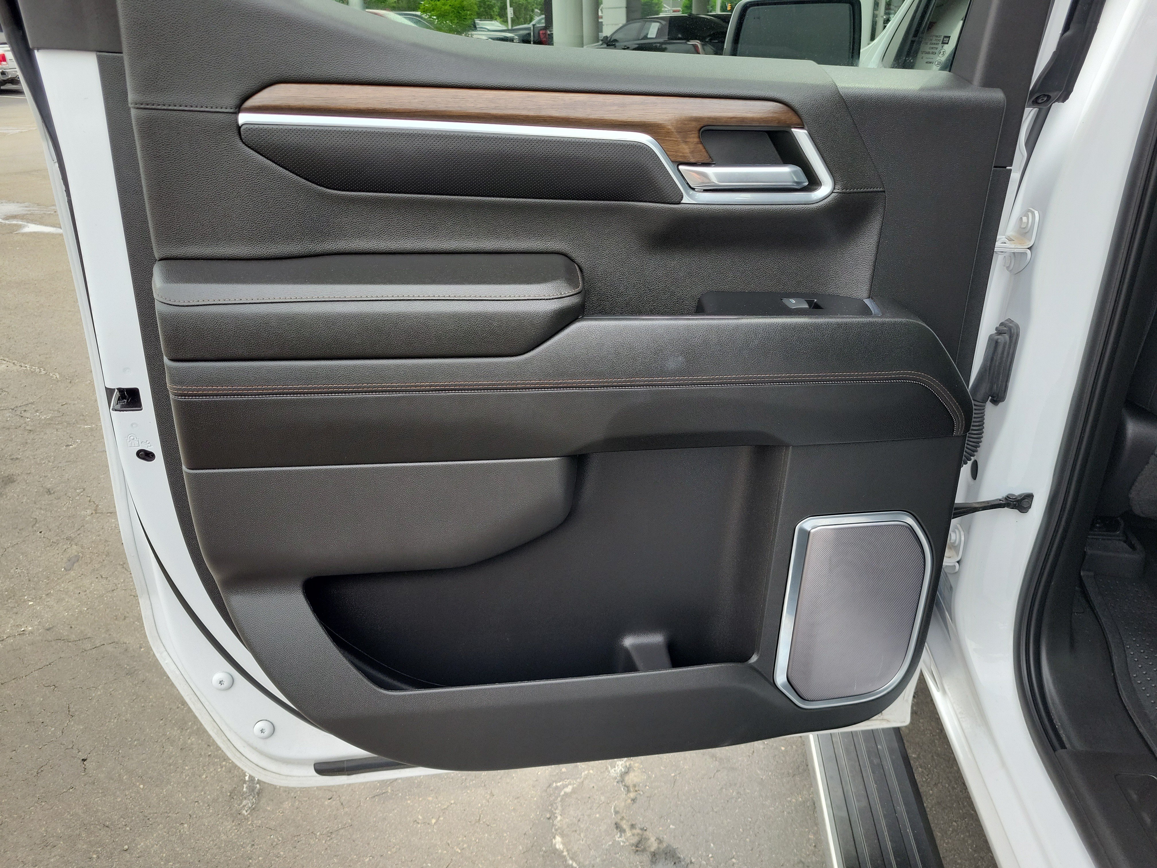 Used 2023 Chevrolet Silverado 1500 High Country w/ High Country Premium Package AWD/4WD image 14