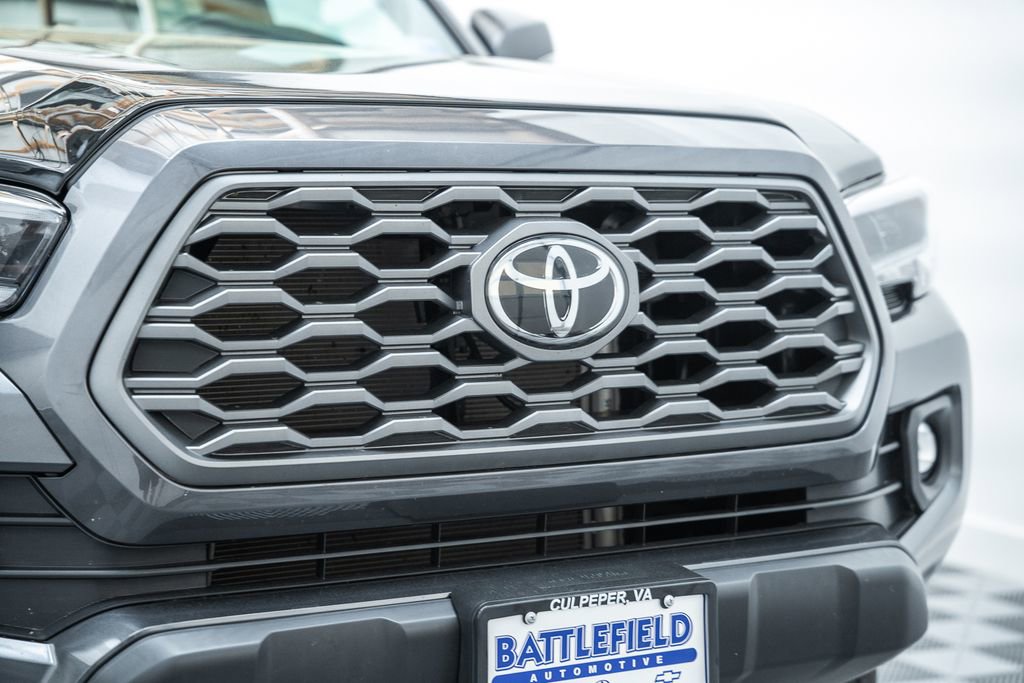Used 2023 Toyota Tacoma TRD Off-Road w/ Technology Package AWD/4WD image 13