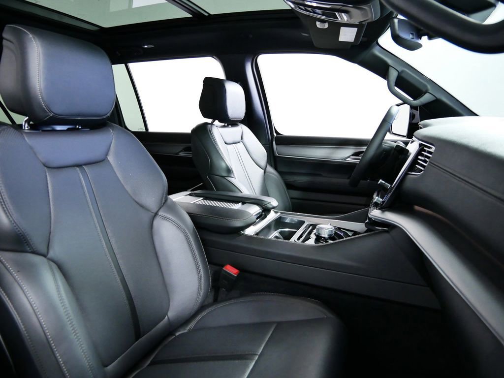 Used 2024 Jeep Wagoneer L Series II image 23