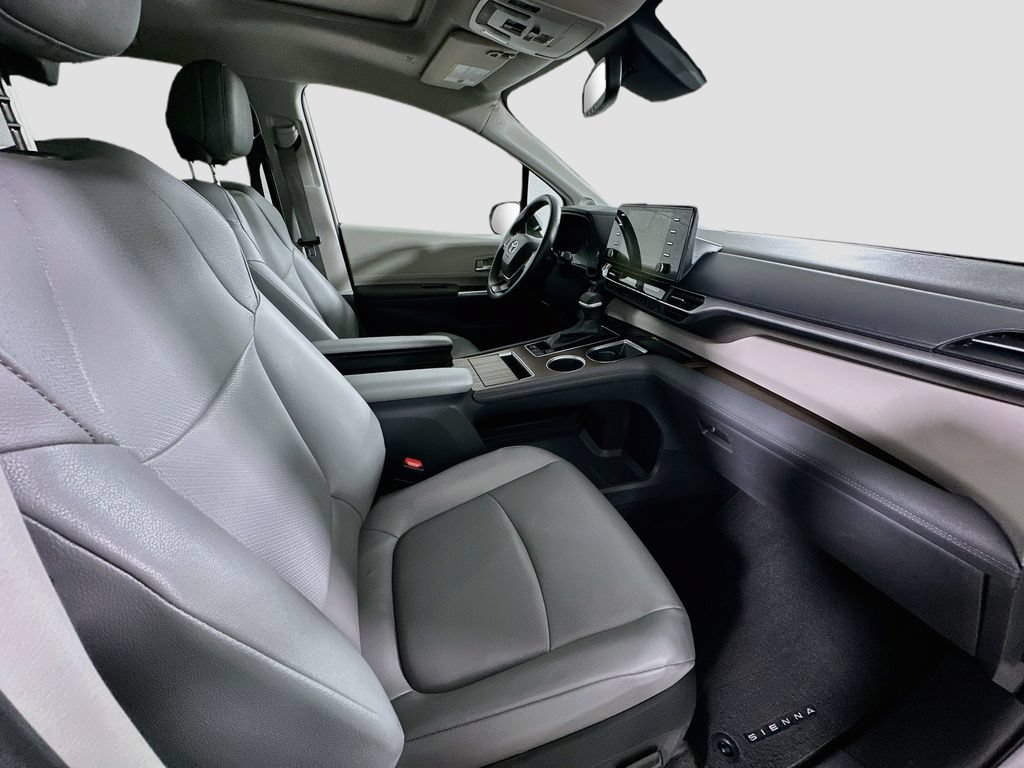 Certified 2022 Toyota Sienna XLE w/ XLE Plus Package AWD/4WD image 29