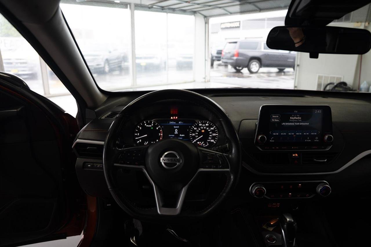Used 2022 Nissan Altima 2.5 SR AWD/4WD image 14