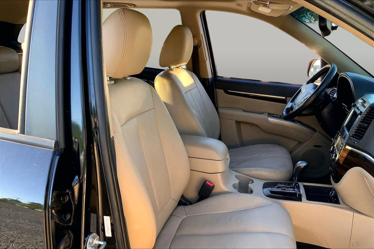Used 2012 Hyundai Santa Fe Limited w/ Navigation Pkg 4 FWD image 9