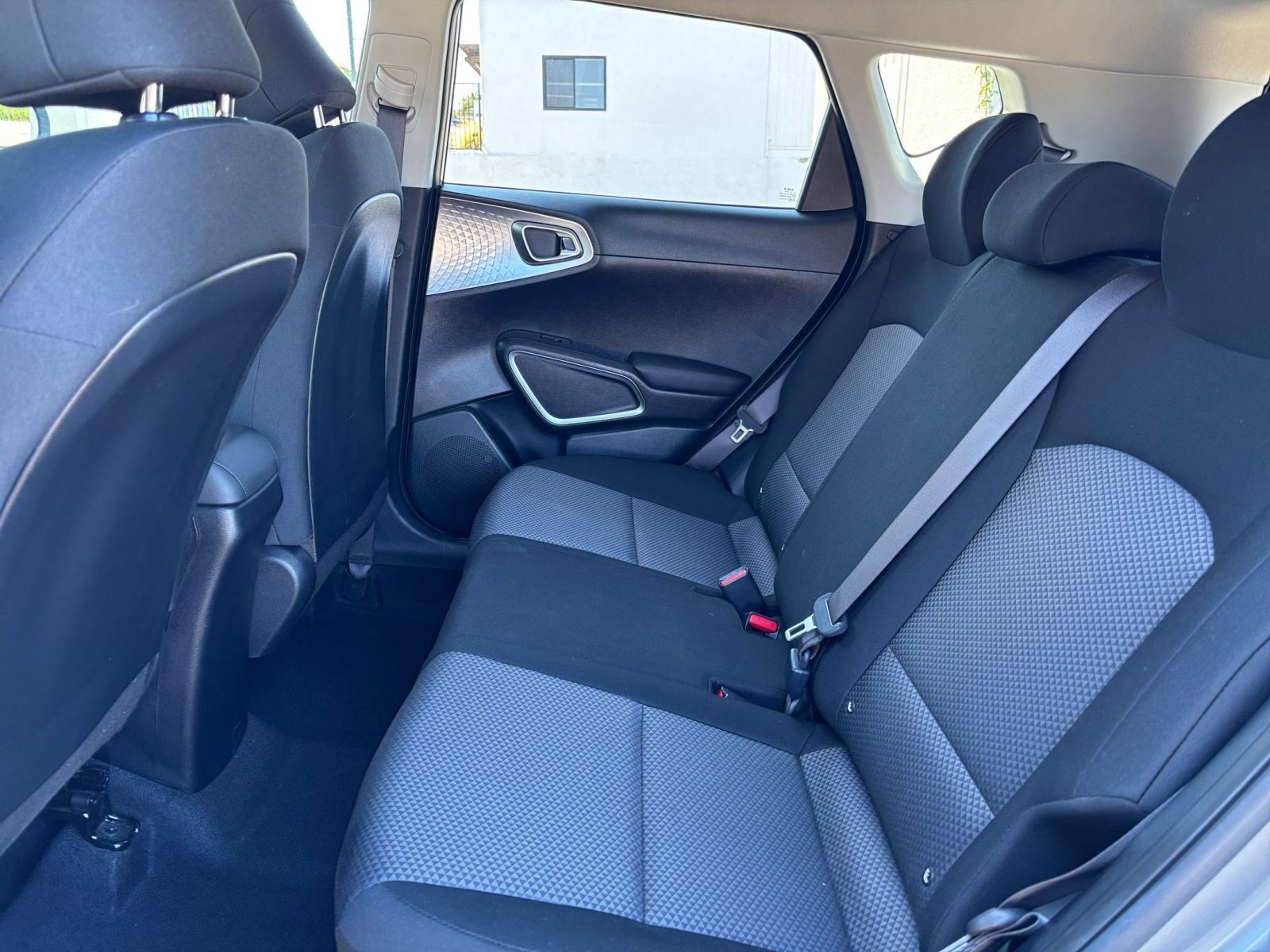 Used 2025 Kia Soul LX w/ LX Technology Package FWD image 23