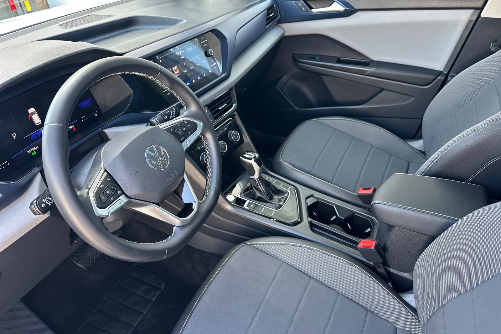 Used 2023 Volkswagen Taos SE w/ Panoramic Sunroof Package FWD image 10