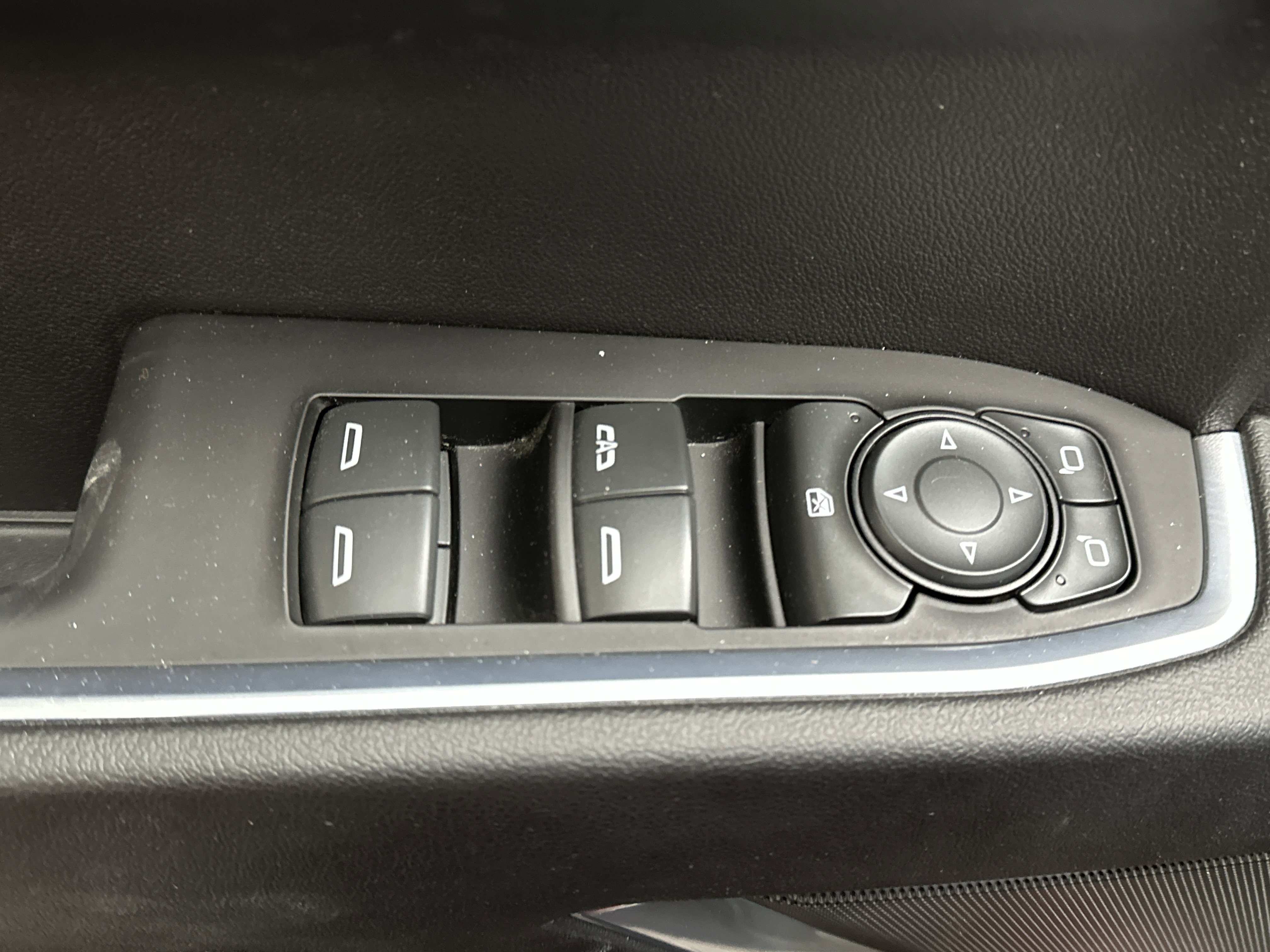 Used 2023 Chevrolet Silverado 1500 LT image 17