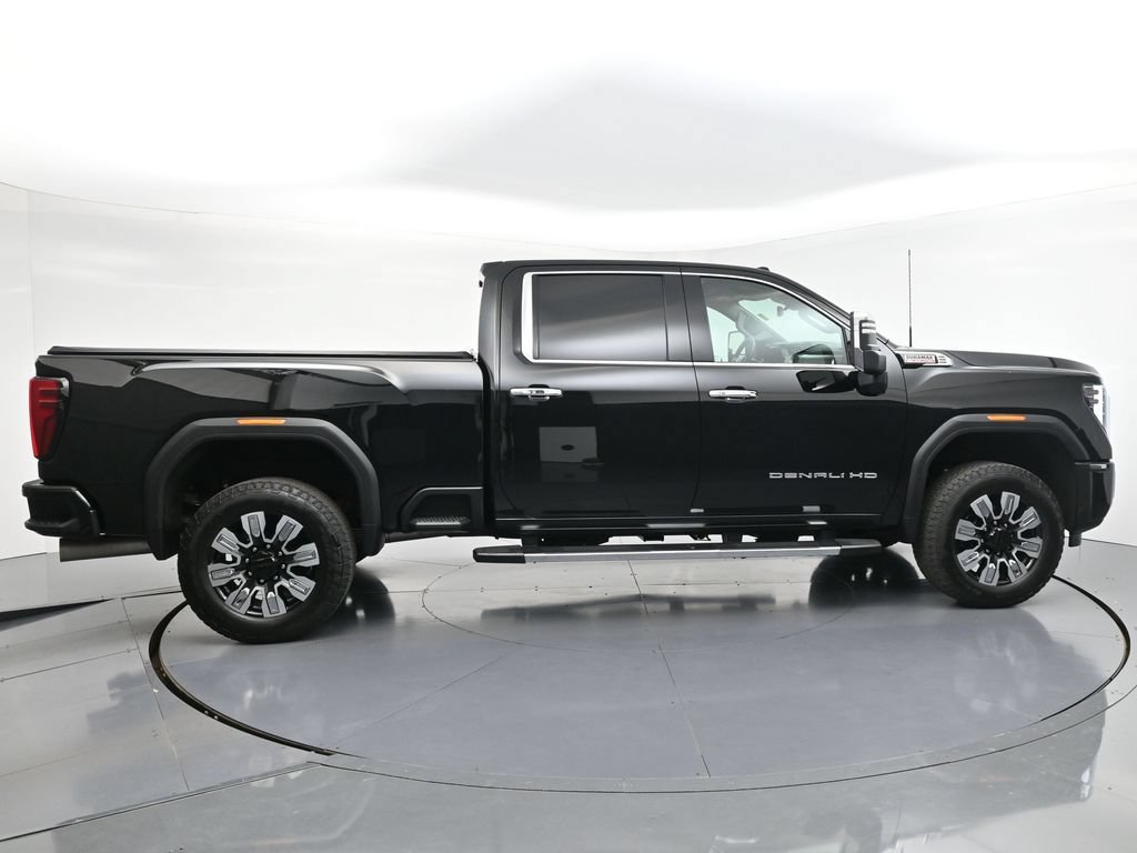 Used 2025 GMC Sierra 3500 Denali w/ Technology Package AWD/4WD image 4