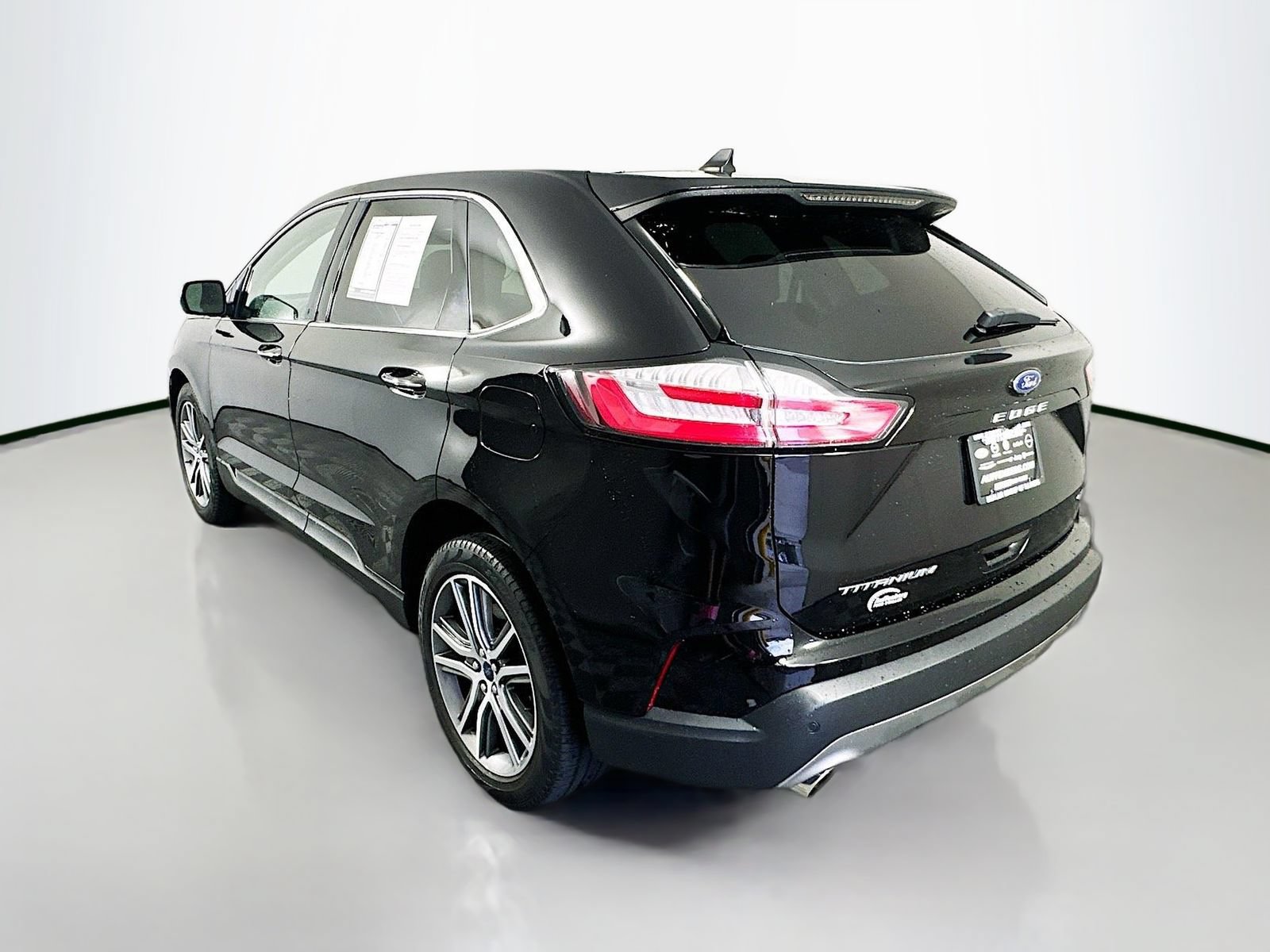 Used 2022 Ford Edge Titanium AWD/4WD image 5