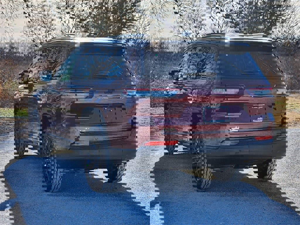 New 2025 Jeep Grand Cherokee L Limited w/ Trailer Tow Package image 4